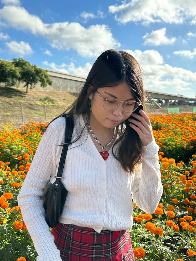 Shelly liu in front of an orange flowerfield 2